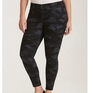 Torrid camo jeggings Size 18